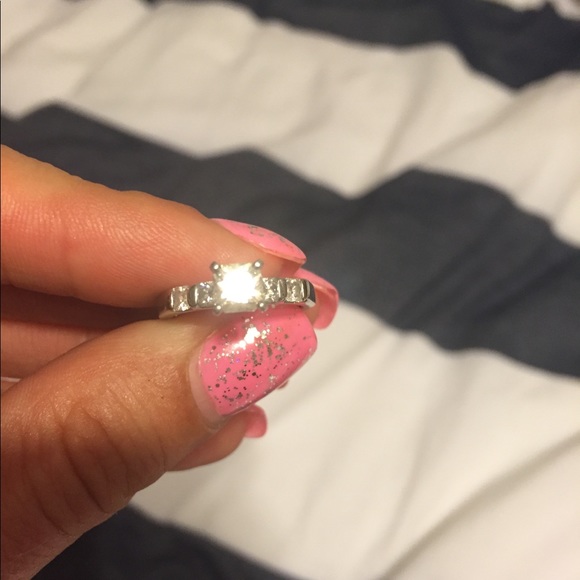 Diamond ring - Picture 4 of 5